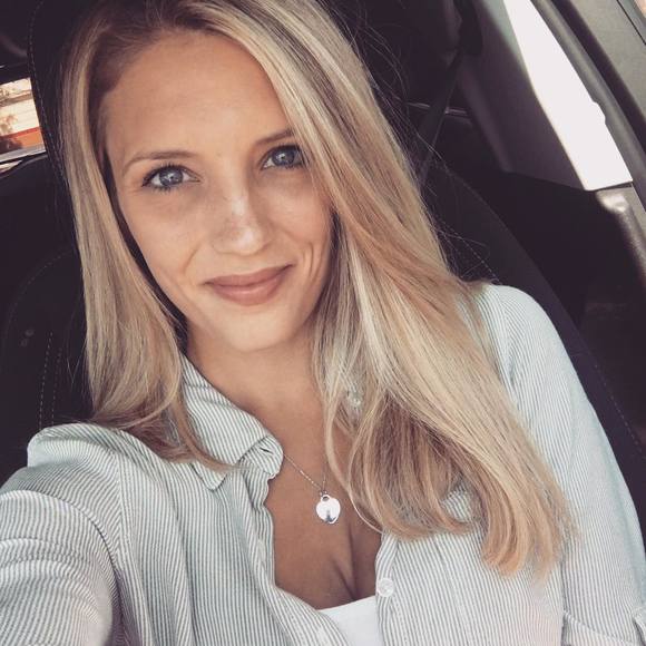 Meet your Posher, Alexis - Picture 1 of 1